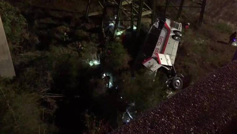 1aa82995-Bus_carrying_Houston_students_plunges_in_0_20180313134446