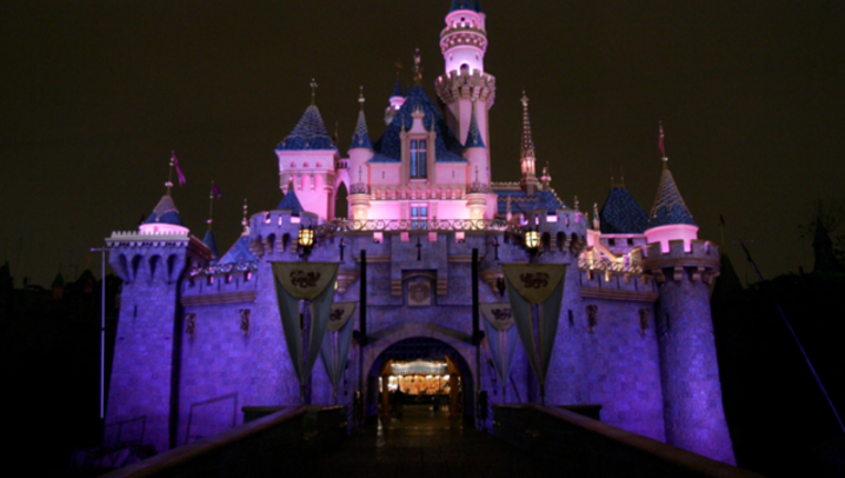 077749ad-DisneyLand GETTY_1511206895608-407068.PNG