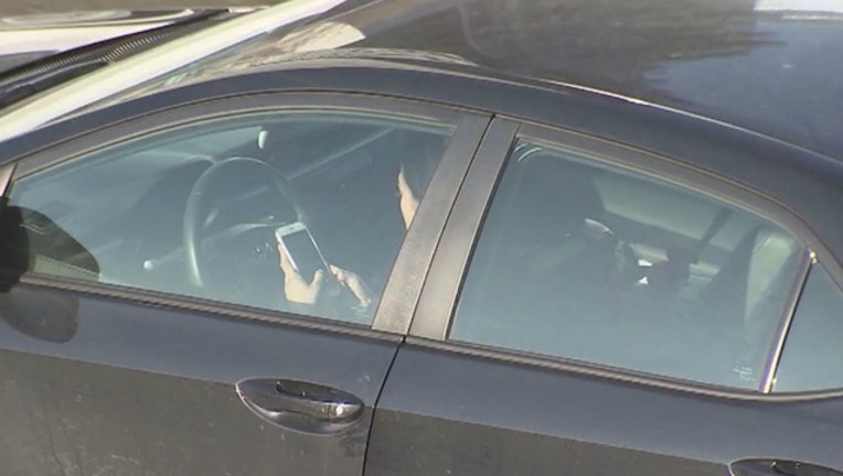 4b59d298-Distracted driver using a cell phone while driving-404023