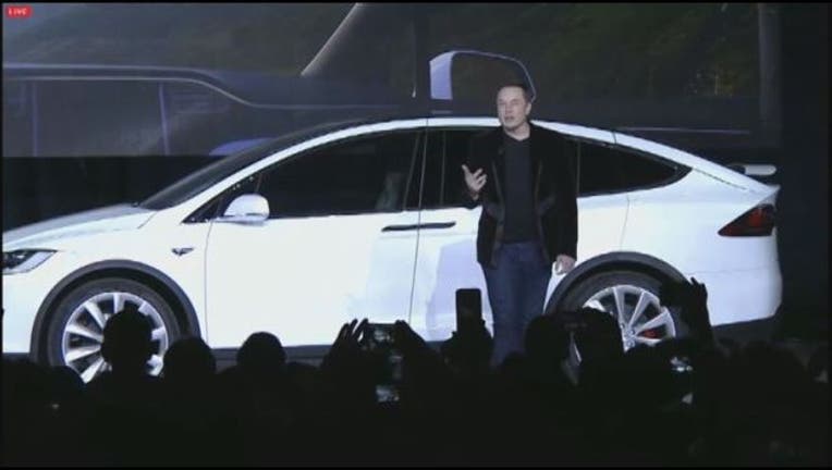 52823cdd-FREMONT__Elon_Musk_presents_new_Tesla_SU_1_20150930053300-405538