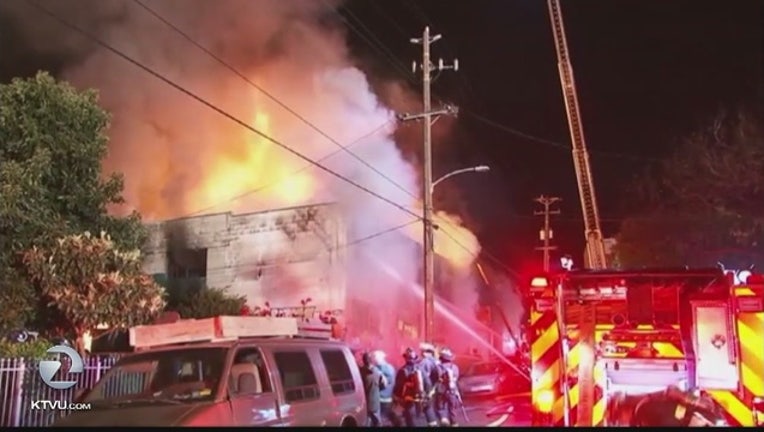 3b427e16-Fatal_Oakland_fire__Search_for_missing_c_0_20161204062854-405538-405538