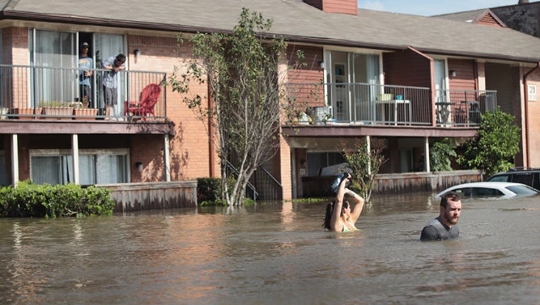 GETTY_houstonflood_1504131361522-407693.jpg
