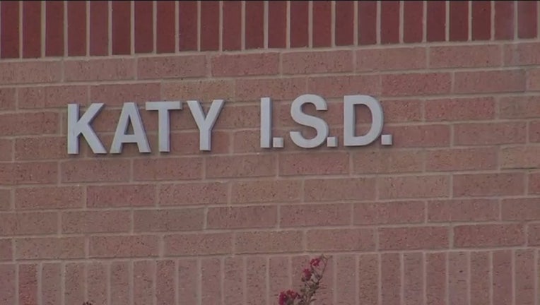 Gang_problems_and_arrests_at_Katy_ISD_sc_0_20150930232200
