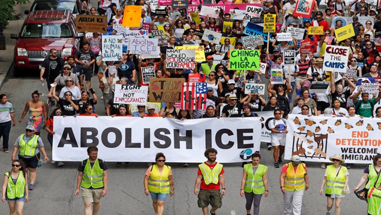 7c56920e-ICEprotestsGETTY1161814028_1563130575314-407068