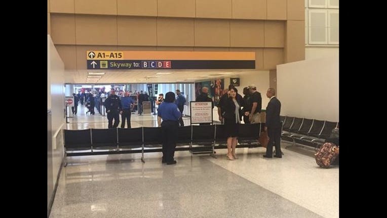 8076faac-George Bush Intercontinental Airport on May 24, 2016