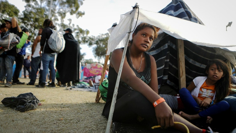 2592f963-MIGRANT BORDER GETTY_1543097083571.jpg-401720.jpg