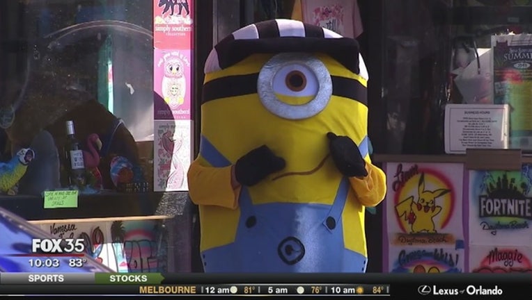 c952a905-Man_in_costume_attacked_0_20180711022608-402429