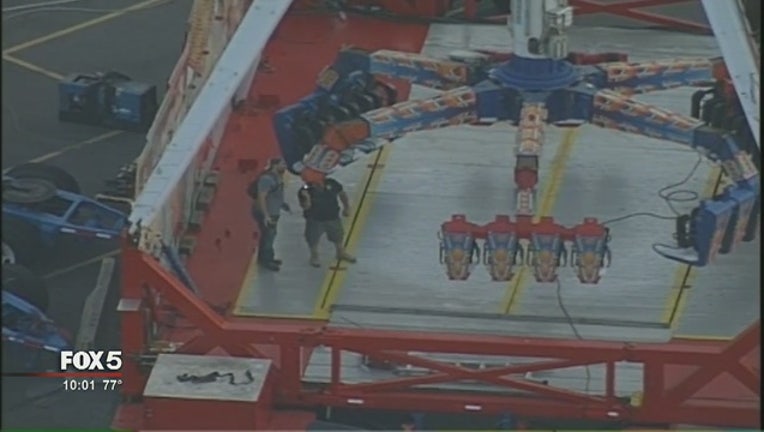 508f9364-Spinning_Ohio_State_Fair_ride_breaks_apa_0_20170727022048-404959