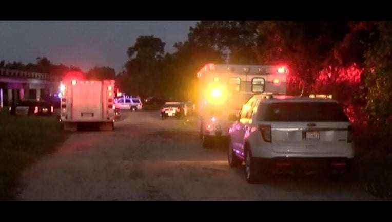 c3e3a42d-Plane crashes into Trinity River