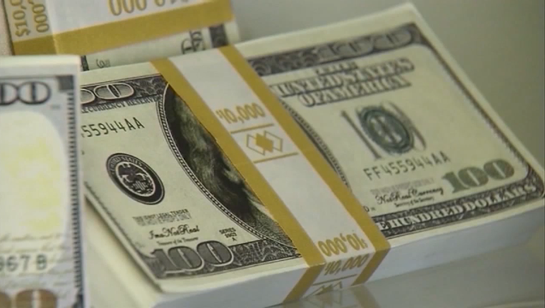 WALMART THEFT MONEY_00.00.22.02_1488938032628-402429.png