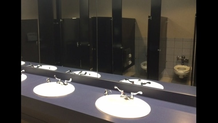 2d7d296a-bathroom_1452020172518.jpg