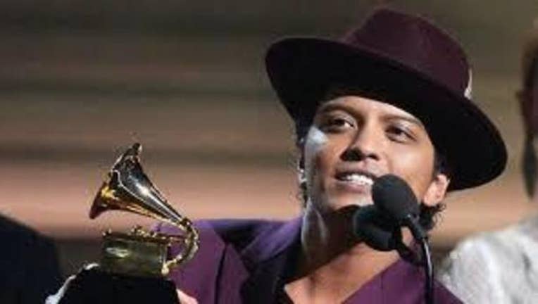 0fa2942f-bruno mars_1479236501110.jpg