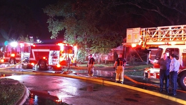 e8ce1776-One killed, one critically injured in house fire