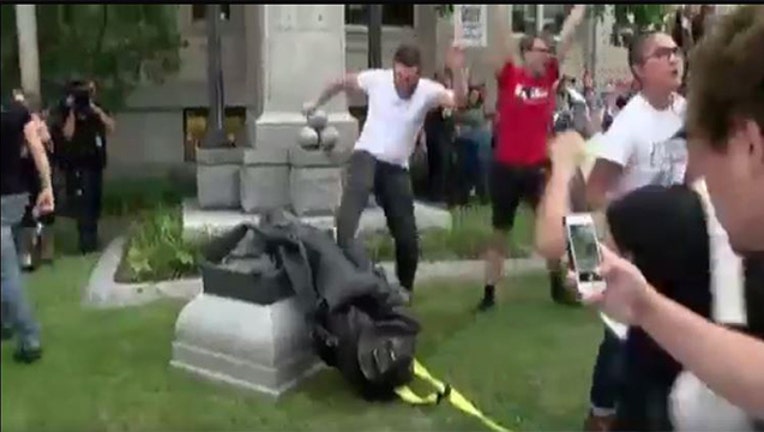 2da6c6c5-monument toppled_1502919584204-403440.JPG