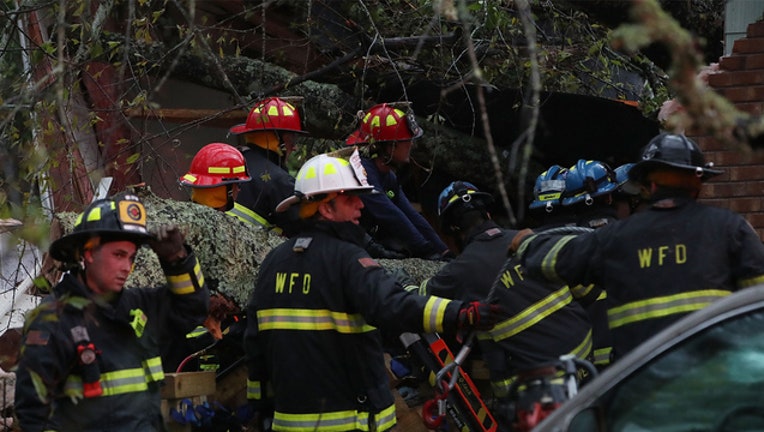 a17ea37c-GETTY Florence Tree Down 091418-401720