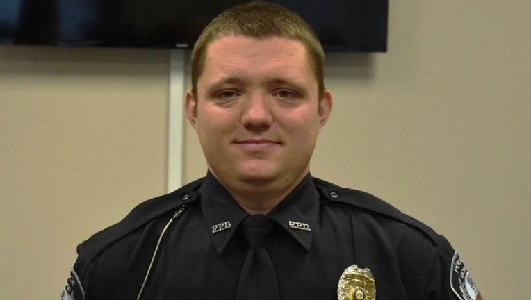 16e6e80e-officer burries dead cat_1552051136571.jpg-404959.jpg