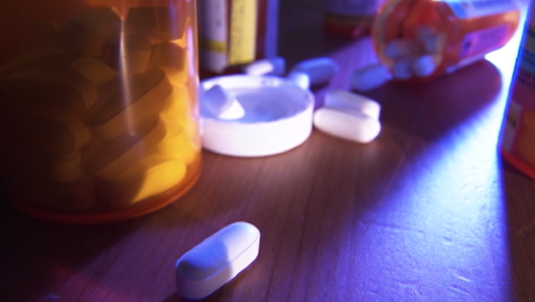 90787abb-prescription drugs opioids pain pills generic _00.01.45.15_1493167471238-404959.png