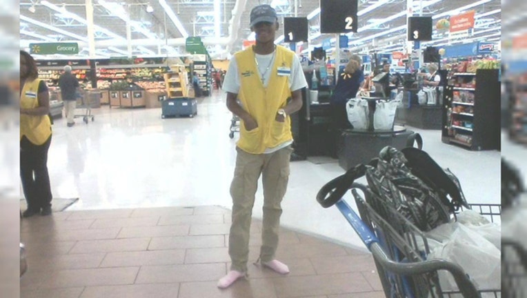 128b53d9-shoeless-walmart-employee_1470232820041-404023.jpg