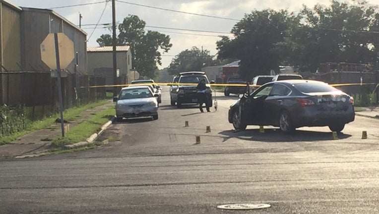 f58ebbc8-Gunshots fired in southeast Houston on May 24, 2016