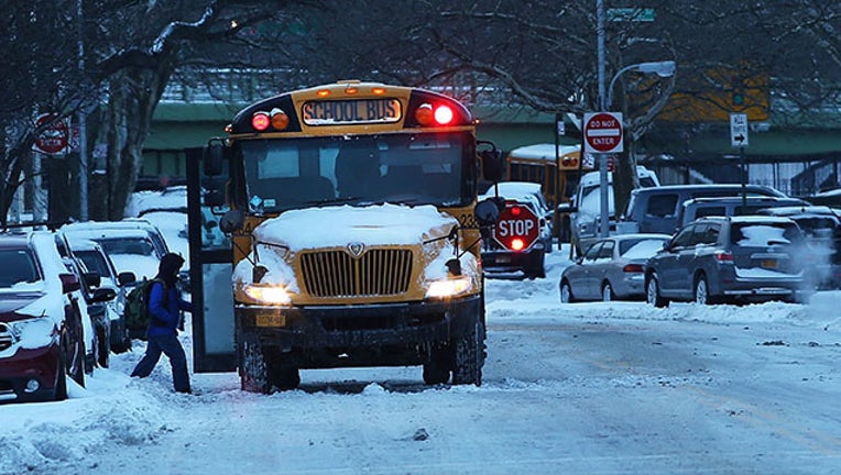 e7617a18-snow and school bus GETTY_1532721651547.jpg-403440.jpg