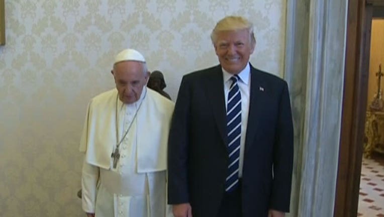 9692d43b-trump-meets-pope_1495630549692-408200.jpg