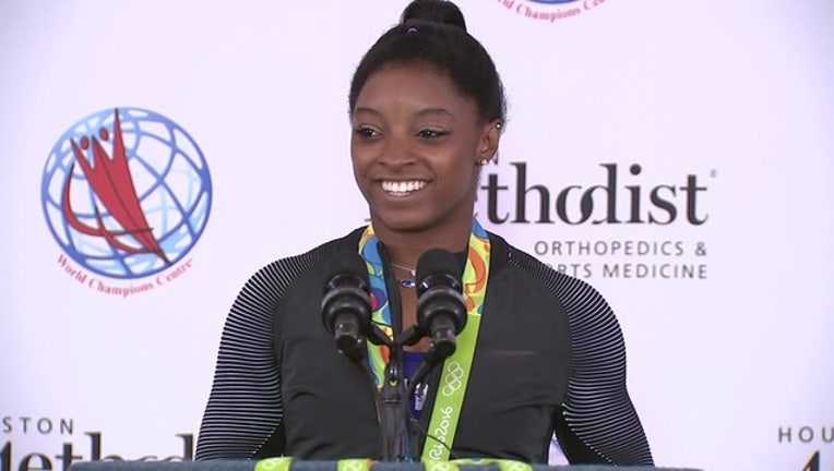 b4e40bde-Simone_Biles_vlcsnap-00475_1482776179914.jpg
