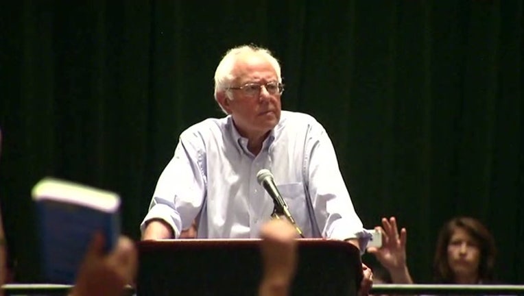 00e39e99-Bernie Addresses Delegates 94-401096.jpg