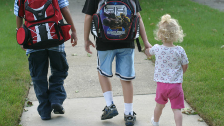 04c38b84-walktoschool_1459527405436_1140912_ver1.0_1459542236842.png