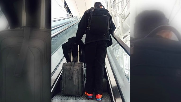 4b3d4ad1-woman helps man at airport_1482146468093-404959.jpg