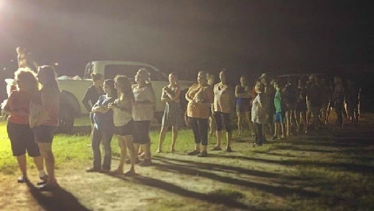 d5a5b66e-women laundry linemen_1505736740148-404959.jpg