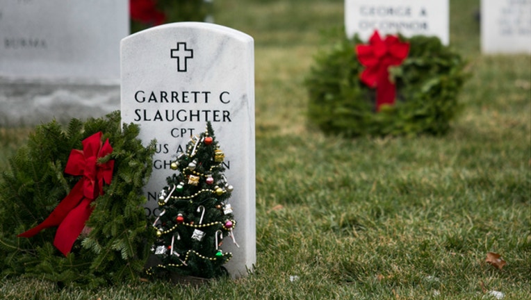 355ad2a9-wreaths arlington getty_1544304434661.jpg-401720.jpg