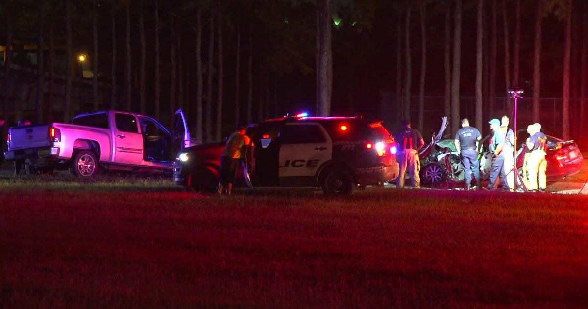 2 drivers seriously injured in crash on North Freeway service road ...