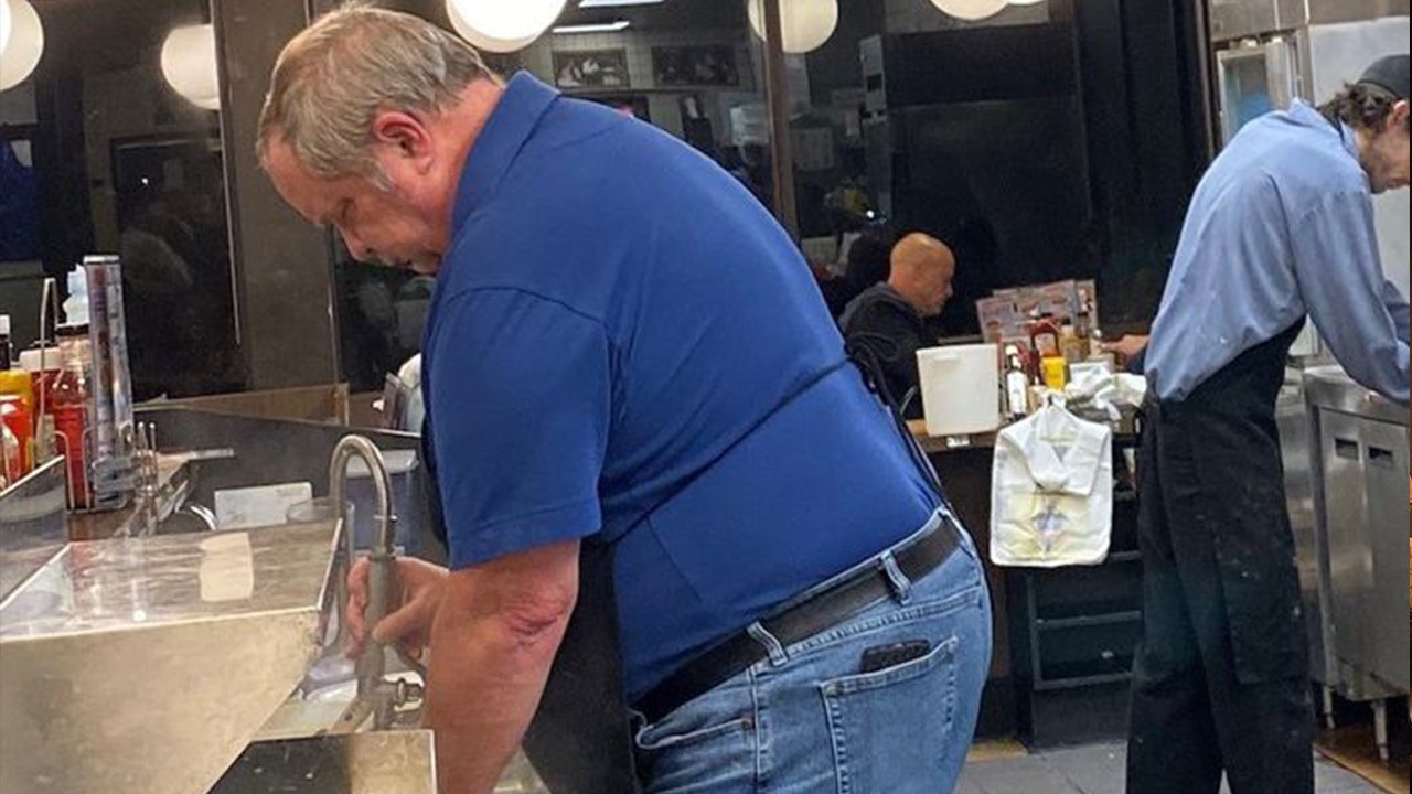 Waffle House customers jump behind counter to help lone, latenight