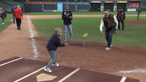 Sunshine Kids get special day inside Minute Maid Park with Craig Biggio