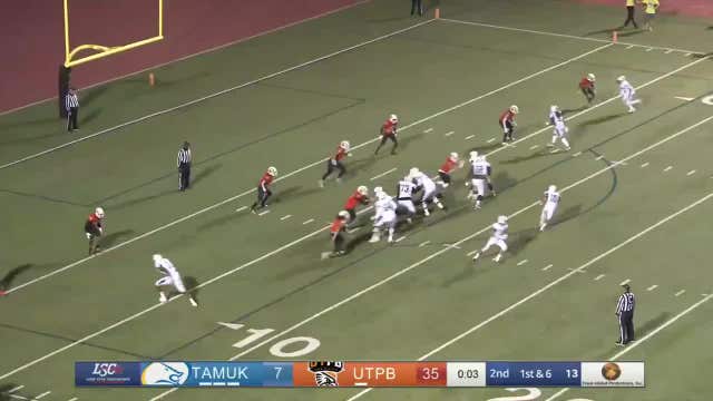 A sophomore Texas football player gives senior teammate the touchdown in last game