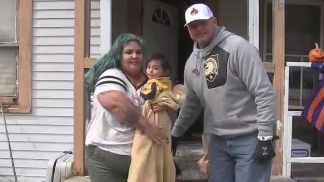 Former Houston Astros pitcher Roger Clemens and 'Kids Meals' deliver meals to 1,500 Houston families