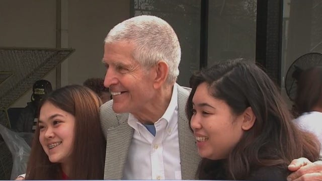 More than 4,000 people attend Mattress Mack’s Thanksgiving lunch
