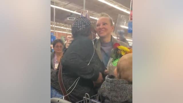 Pop star Sia shocks Walmart shoppers by paying for groceries