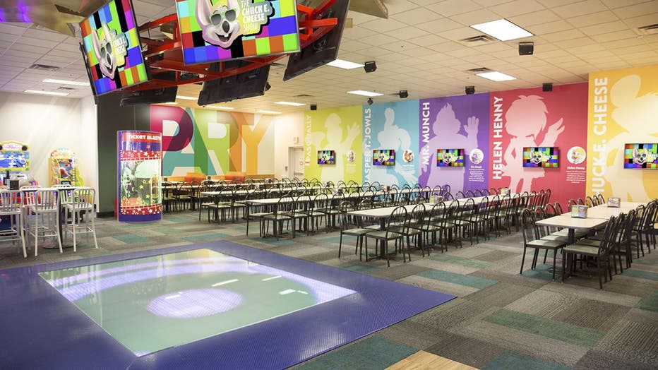 Chuck E Cheese Ditching Animatronic Band Getting Rid Of Tokens As Part Nationwide Redesign Cheese Ditching Animatronic Band, Mr T Furniture Tampa