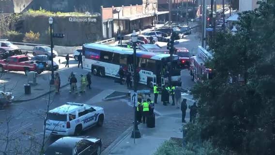 Metro bus crashes into light pole in downtown Houston