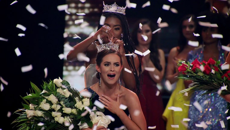 UNCASVILLE, CT - DECEMBER 19: Miss America 2019 Nia Franklin crowns Miss Virginia 2019 Camille Schrier, as Miss America 2020 at the Miss America 2020 Pageant Finals at Mohegan Sun on December 19, 2019 in Uncasville, Connecticut. (Photo by Donald Kravitz/Getty Images)