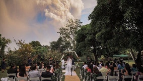 Couple’s wedding pics include dramatic shot of Taal Volcano erupting
