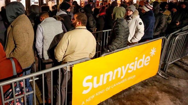 Illinois rakes in $3.2 million on first day of legal recreational marijuana sales