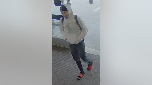 Suspect wanted for robbing Houston grocery store at gunpoint