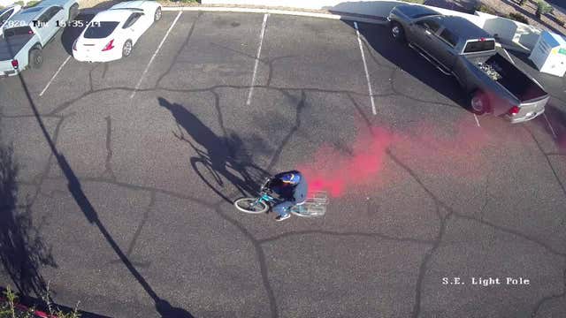 Robbery suspect left trail of pink as he fled from Glendale bank