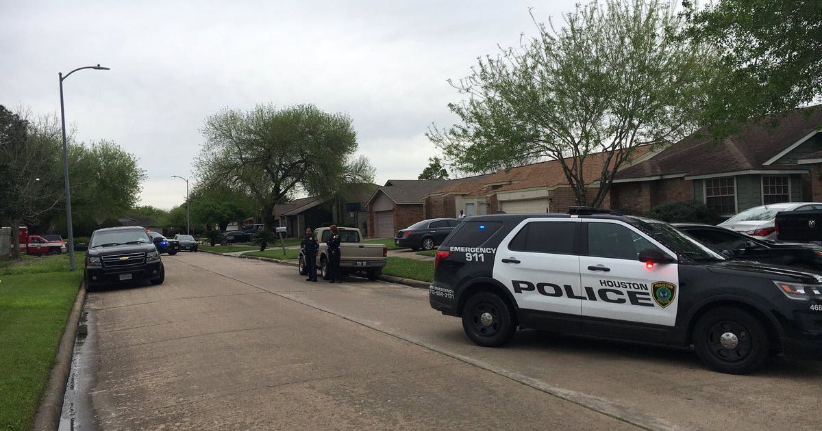 HPD arrests man following standoff at SW Houston home | FOX 26 Houston
