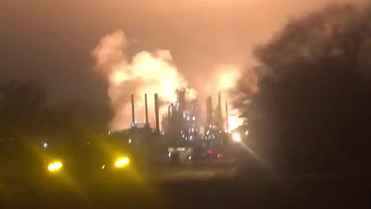 Fire erupts at ExxonMobil refinery in Louisiana | FOX 26 Houston
