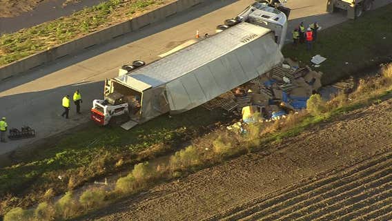 70,000 pounds of pork spill on Southwest Freeway in Rosenberg