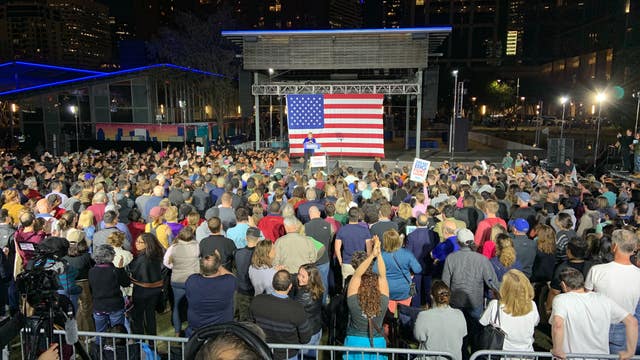 Elizabeth Warren campaigns in Houston ahead of Super Tuesday