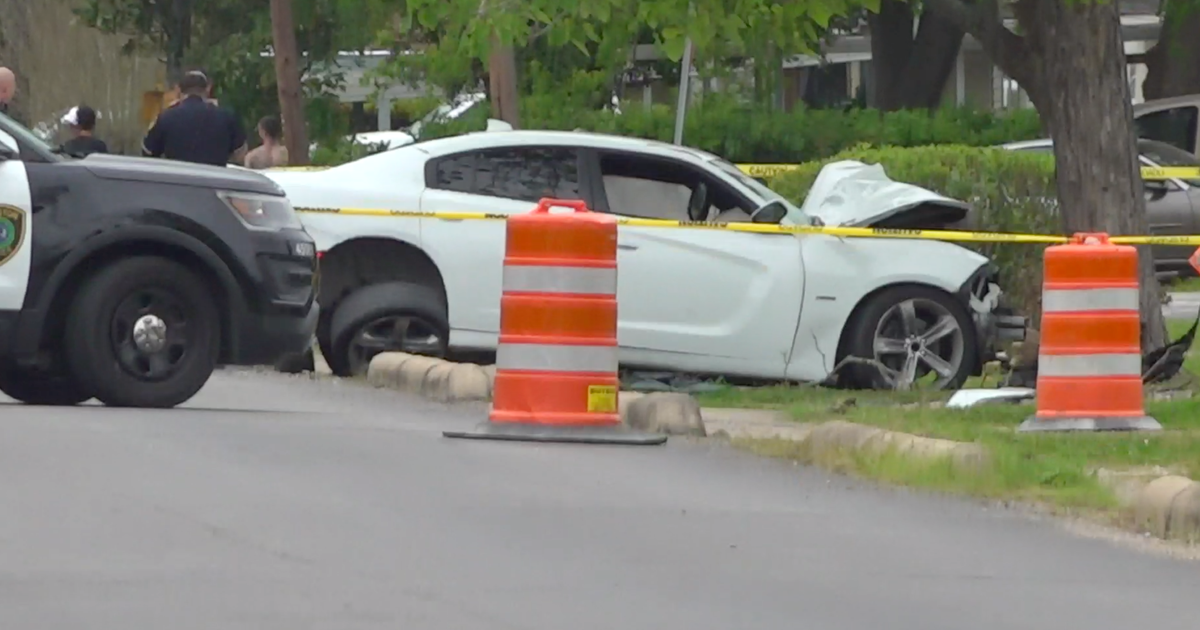 Man found dead from gunshot wound after crashing into tree: HPD | FOX ...